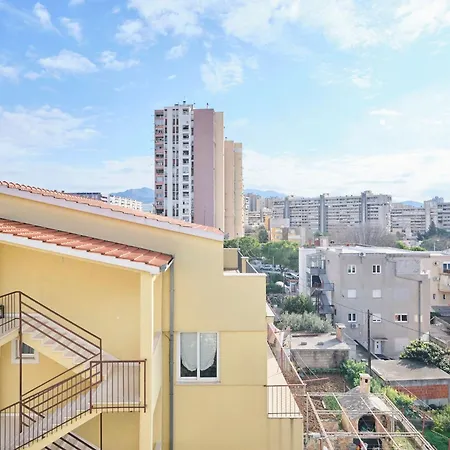 Apartamento By Interhome